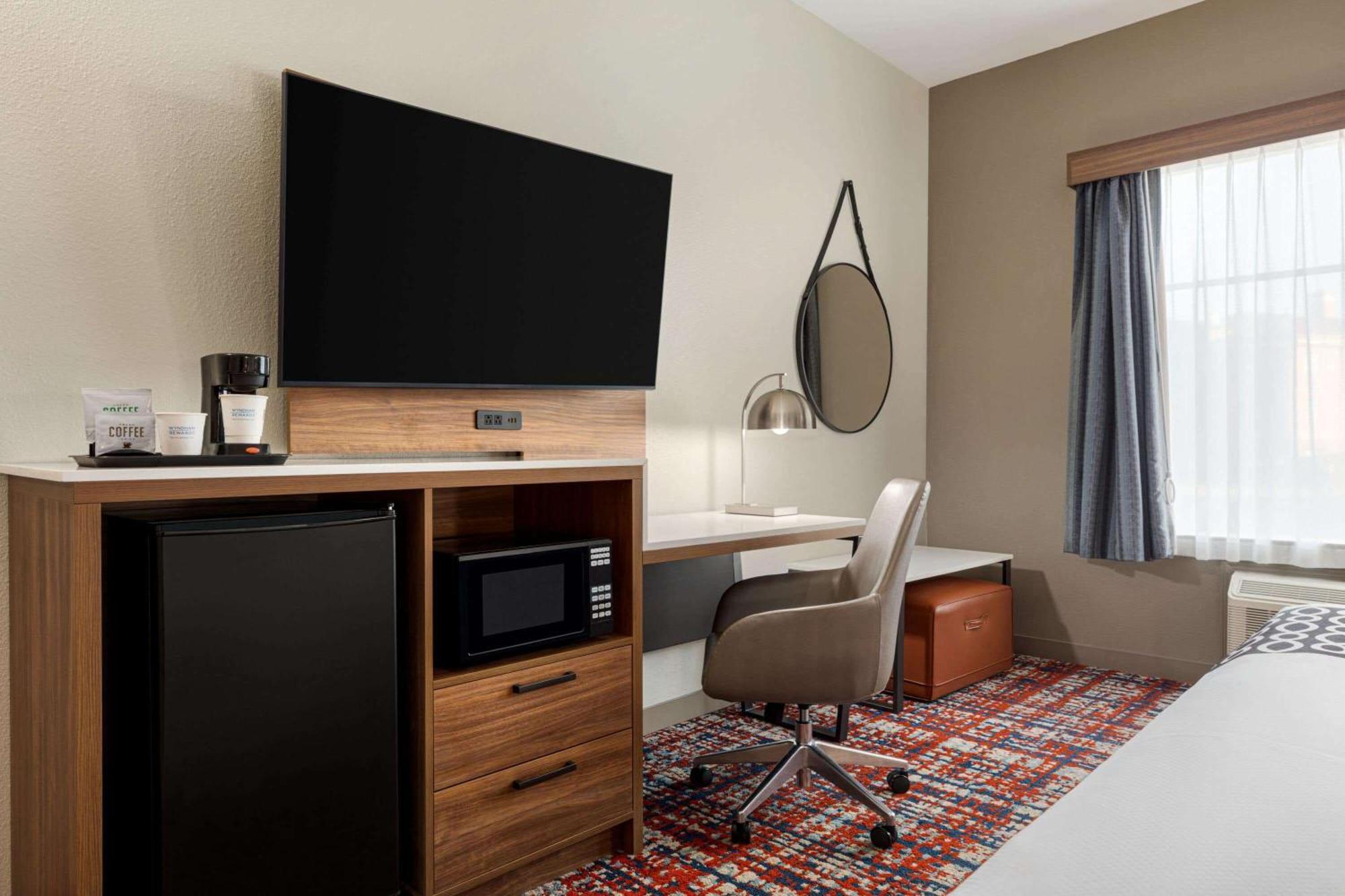 La Quinta By Wyndham Oxford - Anniston Hotel Exterior photo