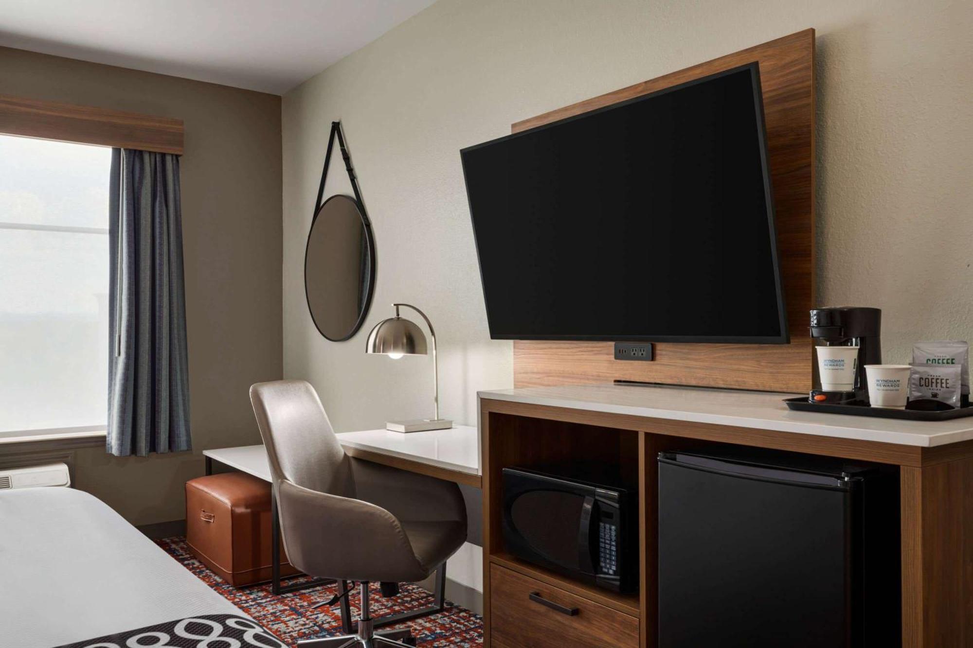 La Quinta By Wyndham Oxford - Anniston Hotel Exterior photo