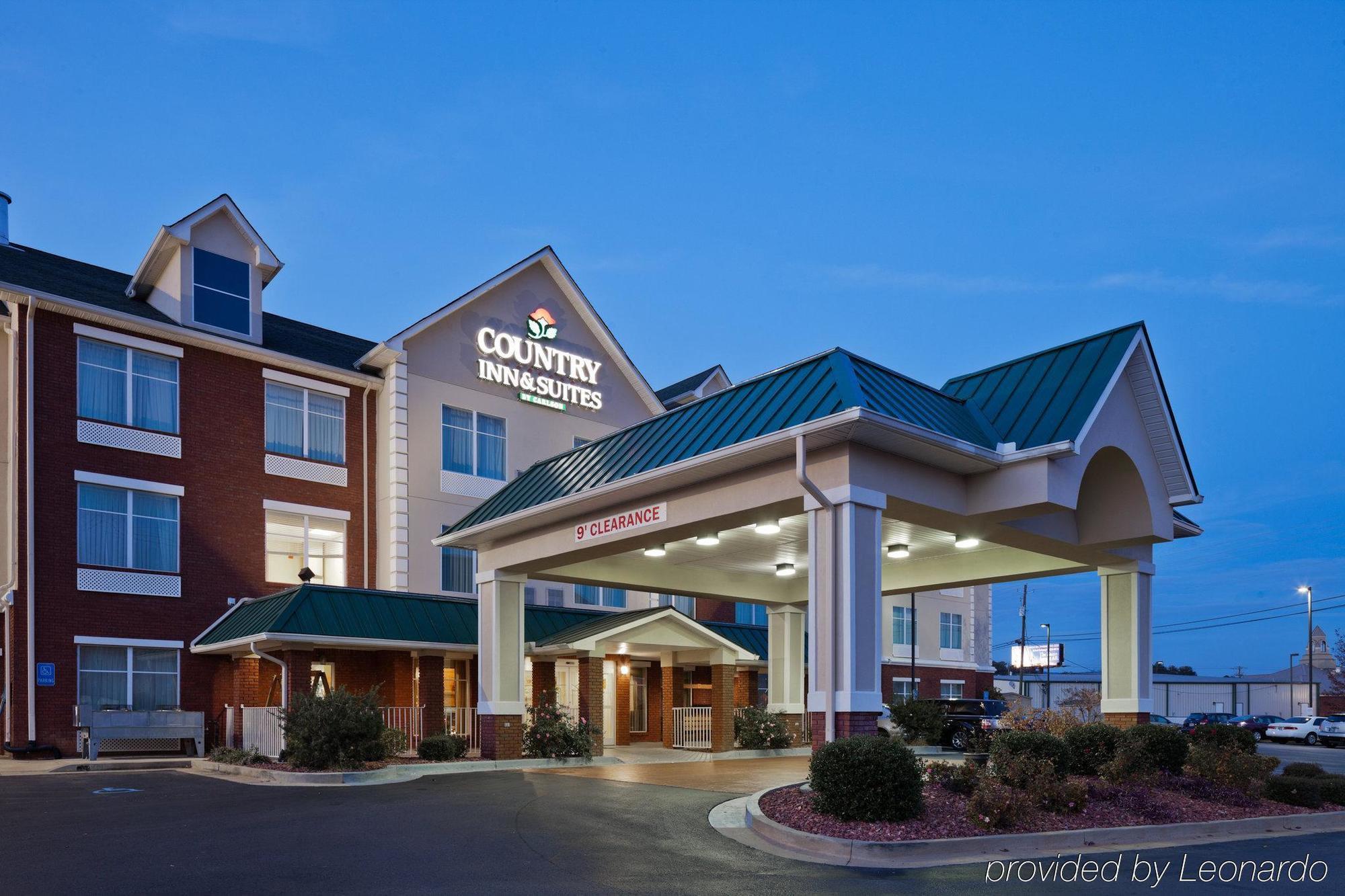 La Quinta By Wyndham Oxford - Anniston Hotel Exterior photo